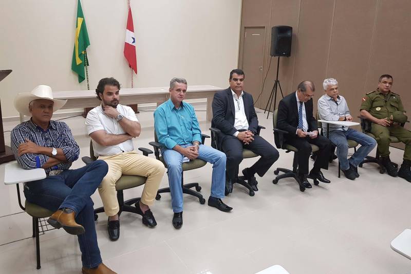 Com as atividades iniciadas no final de janeiro nas dependências do Centro de Convenções de Marabá, o Centro Regional de Governo do Sudeste do Pará (CRGSP), que abrange 39 municípios das regiões de integração de Carajás, Araguaia, Lago de Tucuruí e parte da Rio Capim, finaliza o ano de 2018 contabilizando resultados. De acordo com o economista Jorge Bittencourt, ex-diretor da Fundação Pro Paz e atual secretário regional, o Centro conseguiu cumprir seu papel de fortalecer o Governo do Estado, as prefeituras e a sociedade civil da região.

FOTO: ASCOM CRGSP
DATA: 18.12.2018
SANTARÉM - PARÁ <div class='credito_fotos'>Foto: ASCOM CRGSP   |   <a href='/midias/2018/originais/c05a6180-d48f-4280-a372-2d1704b2cdd1.jpg' download><i class='fa-solid fa-download'></i> Download</a></div>