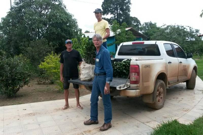 A representação regional da Secretaria de Estado de Desenvolvimento Agropecuário e da Pesca (Sedap) realizou, nesta quarta feira (21), a entrega de mudas cítricas - laranja e limão - a produtores rurais de Santarém, na região Oeste do Pará. No início deste mês, a Sedap, em parceria com instituições e entidades, distribuiu mudas de bananas a agricultores da região do Lago Grande, no interior de Santarém.
FOTO: SAMUEL ALVARENGA / SECOM
DATA: 21.02.2018
SANTARÉM - PARÁ <div class='credito_fotos'>Foto: Samuel Alvarenga / Secom | <a href='/midias/2018/originais/c0634290-399f-4024-886f-828eb6e18554.jpg' download><i class='fa-solid fa-download'></i> Download</a></div>