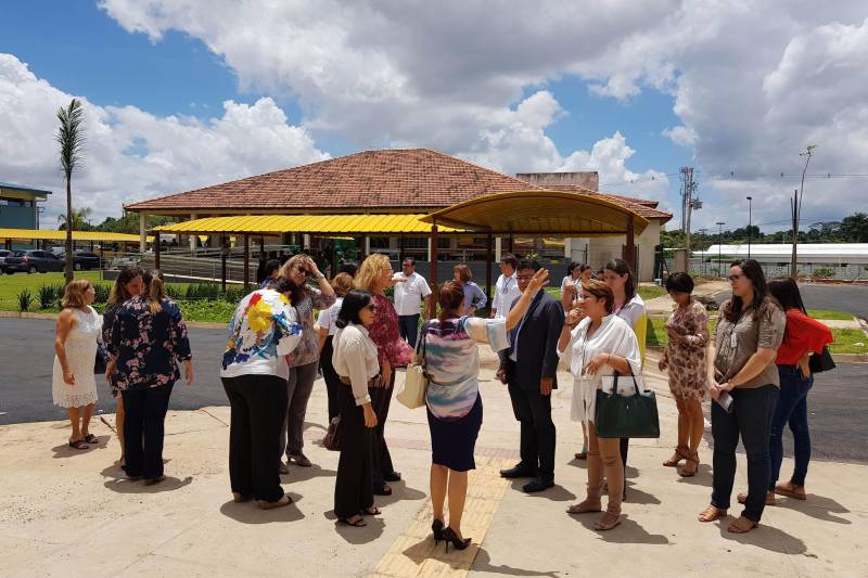 Representantes de organizações sociais, do Conselho Estadual dos Direitos da Pessoa com Deficiência, de órgãos estaduais e do Ministério Público do Pará visitaram as obras do Centro Integrado de Inclusão e Reabilitação (CIIR), em Belém.
FOTO: THALITA GARCIA / ASCOM INDSH
DATA: 21.03.2018
BELÉM - PARÁ <div class='credito_fotos'>Foto: THALITA GARCIA / ASCOM INDSH | <a href='/midias/2018/originais/c09d4407-6640-4798-9e25-459d35a03ddb.jpg' download><i class='fa-solid fa-download'></i> Download</a></div>