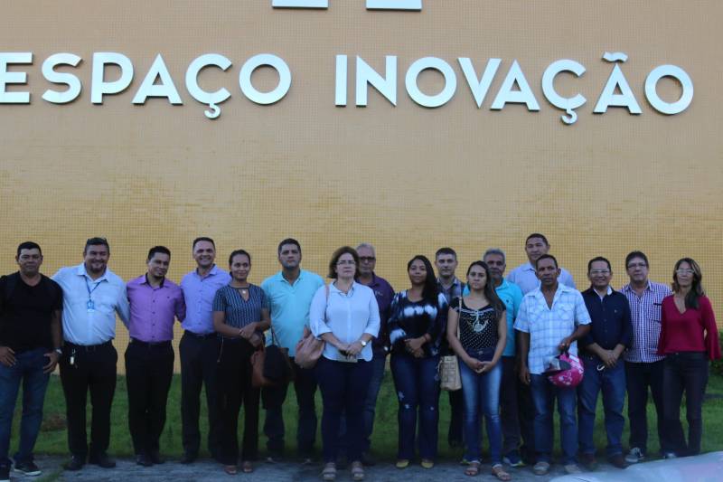 Produtores de queijo e leite do Arquipélago do Marajó fizeram uma visita técnica ao Parque de Ciência e Tecnologia Guamá (PCT Guamá), na segunda-feira (11), onde conheceram os laboratórios de Qualidade do Leite, Engenharia Biológica e Instrumentação para Produtos Agroindustriais, sendo dois específicos de leite e um de melhoramento genético de búfalas.

FOTO: ASCOM PCT GUAMÁ
DATA: 11.06.2018
BELÉM - PARÁ <div class='credito_fotos'>Foto: ASCOM / PCT GUAMÁ   |   <a href='/midias/2018/originais/c0e5eaf8-5a1b-4ccd-8cd3-dc8ecfbc3415.jpg' download><i class='fa-solid fa-download'></i> Download</a></div>