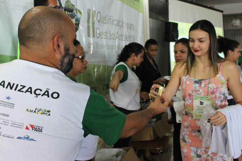 A primeira etapa da II Qualificação para Gestão Ambiental dos municípios paraenses, promovida pela Secretaria de Estado de Meio Ambiente e Sustentabilidade (Semas) e pelo Programa Municípios Verdes (PMV), foi concluída na sexta-feira (11), com a participação de 80 pessoas.
FOTO: ASCOM SEMAS
DATA: 11.05.2018
BELÉM - PARÁ <div class='credito_fotos'>Foto: ASCOM SEMAS | <a href='/midias/2018/originais/c1742fe0-20f0-44df-b63e-09b6a321f265.jpg' download><i class='fa-solid fa-download'></i> Download</a></div>