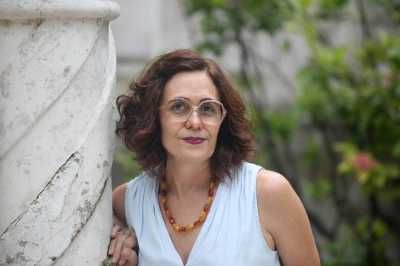 O maior evento de fomento à leitura do Norte e Nordeste do Brasil, a XXII Feira Pan-Amazônica do Livro será aberta no dia 1° de junho até prossegue até o dia 10 tendo a Colômbia como país homenageado e o escritor Age de Carvalho como patrono. “Teremos práticas de leitura na Pan- Amazônia, oficinas, debates, palestras, programação cultural vasta tanto no espaço infantil quanto adulto, espetáculos de teatro, bonecos, contação de histórias e muito mais”, comentou Ana Catarina (foto).
FOTO: MARCELO LELIS / AG. PARÁ
DATA: 22.05.2018
BELÉM - PARÁ <div class='credito_fotos'>Foto: Marcelo Lelis / Ag. Pará | <a href='/midias/2018/originais/c1b68651-8a04-448a-aa0a-e22847e52268.jpg' download><i class='fa-solid fa-download'></i> Download</a></div>