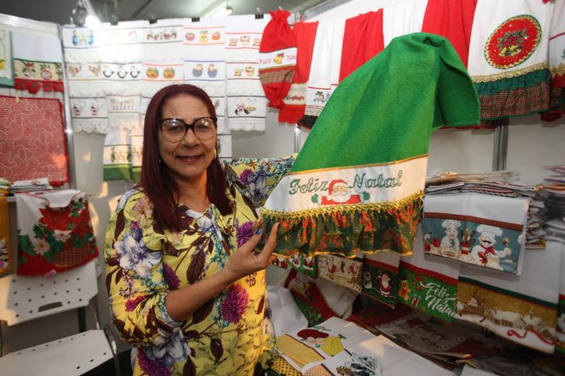 Setecentos artesãos de 54 municípios de diversas regiões do Estado estão reunidos na VI Feira Estadual de Artesanato (Fesarte). 

FOTO: CARLOS SODRÉ / AG. PARÁ
DATA: 22.11.2018
BELÉM - PARÁ <div class='credito_fotos'>Foto: CARLOS SODRÉ / AG. PARÁ    |   <a href='/midias/2018/originais/c1d679ec-391c-4861-9c89-e13f85cca377.jpg' download><i class='fa-solid fa-download'></i> Download</a></div>