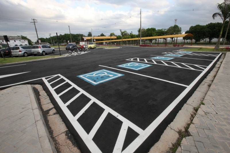 Desde sua inauguração, dia 30 de maio deste ano, o Centro Integrado de Inclusão e Reabilitação (CIIR, na foto), marcou a história na assistência global à Pessoa com Deficiência (PcD), no Pará e na Região Norte, ao oferecer, em um único complexo, atendimento para Pessoas com Deficiência (PcD) de todas as faixas etárias. São diversas especialidades, tecnologias e estrutura de última geração, associadas à qualidade, segurança e humanização destinadas 100% aos usuários do Sistema Único de Saúde (SUS). Desde seu funcionamento, a equipe multiprofissional do CIIR realizou  cerca de  18.760 atendimentos nas mais diversas especialidades e serviços. O atendimento de qualidade, seguro e humanizado é celebrado por um índice de 96% de satisfação de quem depende da assistência.

FOTO: CARLOS SODRÉ / AG. PARÁ
DATA: 07.12.2018
BELÉM - PARÁ <div class='credito_fotos'>Foto: Carlos Sodré/Agência Pará   |   <a href='/midias/2018/originais/c20e38f5-e9d5-42ec-a70a-f47cc0c095b8.jpg' download><i class='fa-solid fa-download'></i> Download</a></div>