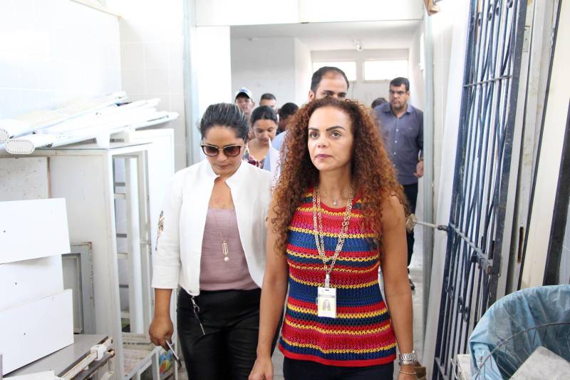A abertura da concorrência foi anunciada à população de Palestina do Pará pela secretária estadual Izabela Jatene, que está no sul e sudeste do Pará cumprindo agenda de trabalho do Programa Municípios Sustentáveis (PMS). O Hospital Municipal José Homobono Paes de Andrade foi a segunda obra visitada pela secretária (foto). A unidade de saúde passa por reforma, realizada com recursos federais. O governo estadual firmou convênio, no valor de R$ 415.743,33, com a Prefeitura de Palestina do Pará destinado à aquisição de equipamentos de anestesia, com medidor multiparâmetro, de ultrassonografia e raios X.
FOTO: DANI FILGUEIRAS / ASCOM SEMSU
DATA: 09.05.2018
PALESTINA DO PARÁ - PARÁ <div class='credito_fotos'>Foto: ANTONIO MACEDO / DIVULGAÇÃO | <a href='/midias/2018/originais/c28459d7-66d4-4b9f-b887-a1a7fc14e93f.jpg' download><i class='fa-solid fa-download'></i> Download</a></div>