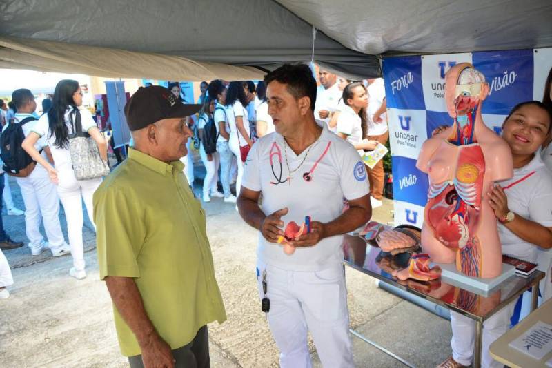 Centenas de pessoas entre colaboradores, usuários e acompanhantes participaram da ação de educação em saúde que marcou a comemoração dos dois anos de funcionamento da Unidade de Alta Complexidade em Oncologia Dr. Vitor Moutinho (Unacon), em Tucuruí, no sudeste paraense, nesta quarta-feira, 18.
FOTO: ASCOM UNACON
DATA: 18.04.2018
TUCURUÍ - PARÁ <div class='credito_fotos'>Foto: Ascom Unacon | <a href='/midias/2018/originais/c2aeaffa-e2a3-4009-82ca-1488ad8cad6b.jpg' download><i class='fa-solid fa-download'></i> Download</a></div>