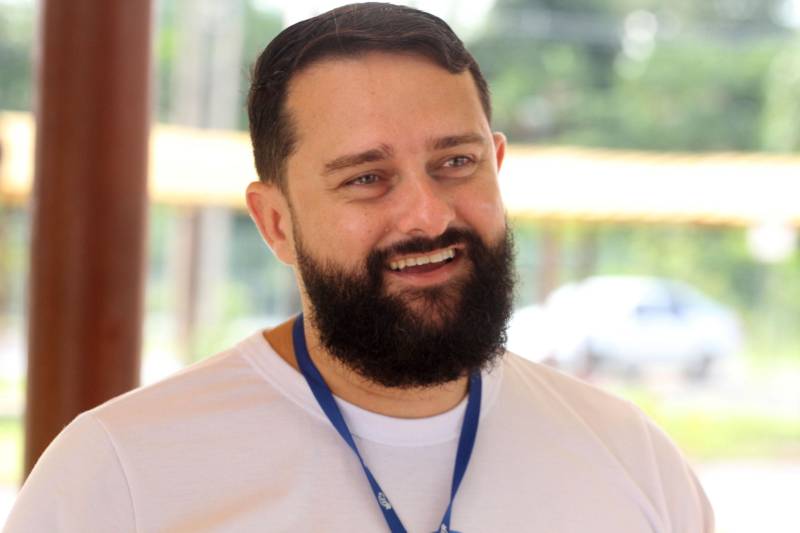 O Centro Integrado de Inclusão e Reabilitação (CIIR), em Belém, recebeu no último sábado (1°) a visita do tetracampeão paralímpico de judô Antônio Tenório. Acompanhado pelo diretor-executivo do Centro, José Neto (foto), de outros diretores e fisioterapeutas, que descreveram a estrutura oferecida à população, o paratleta aprovou os recursos disponíveis no espaço.

FOTO: CRISTINO MARTINS / AG. PARÁ
DATA: 01.12.2018
BELÉM - PARÁ <div class='credito_fotos'>Foto: Cristino Martins/Ag. Pará   |   <a href='/midias/2018/originais/c2f2faab-8efe-4c34-acc1-ed4bf8eaebef.jpg' download><i class='fa-solid fa-download'></i> Download</a></div>