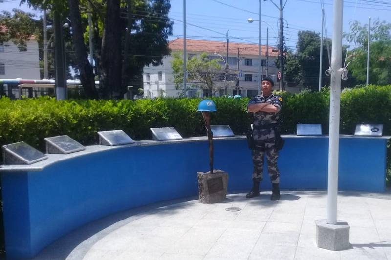 Pela primeira vez o Estado do Pará contará com uma policial militar nas Forças de Paz da Organização das Nações Unidas (ONU). A cabo PM Darilene Castro Monteiro Moura, integrante da Rondas Ostensivas Táticas Metropolitanas (Rotam), unidade vinculada ao Comando de Missões Especiais (CME) da Polícia Militar, deve trocar a boina preta pela azul em missão no continente africano, no período 2019-2020.

FOTO: ASCOM PM
DATA: 19.12.2018
BELÉM - PARÁ <div class='credito_fotos'>Foto: Ascom Polícia Militar   |   <a href='/midias/2018/originais/c3337c6e-fbcf-4f5a-ab99-5c303028e035.jpg' download><i class='fa-solid fa-download'></i> Download</a></div>