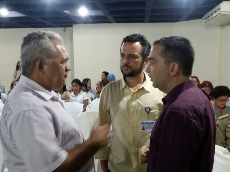 O Centro Regional de Governo do Baixo Amazonas realizou na noite de quarta feira (23), no município de Itaituba, na região do Tapajós, um encontro com representantes do governo local - Prefeitura e Câmara de Vereadores, setor produtivo, sindicatos, estudantes e demais representantes da sociedade civil organizada para apresentar o processo de Governança Pública Compartilhada, que está sendo desenvolvido pelo Governo do Estado, por meio da Secretaria Extraordinária de Municípios Sustentáveis (Semsu), em parceria com o Programa das Nações Unidas para o Desenvolvimento (PNUD). O processo de Governança Pública Compartilhada compõe uma das estruturas do programa estratégico do Governo denominado Pará Sustentável, cujas ações são desenvolvidas sob responsabilidade da Secretaria Extraordinária de Estado de Municípios Sustentáveis (Semsu). A inserção do PNUD faz parte de acordo firmado, com o Governo do Pará, por meio de Termo de Cooperação Técnica. Na foto, secretário regional de Governo, Olavo das Neves (camisa cor de vinho).

FOTO: SAMUEL ALVARENGA / SECOM
DATA: 24.05.2018
ITAITUBA - PARÁ <div class='credito_fotos'>Foto: Samuel Alvarenga / Secom   |   <a href='/midias/2018/originais/c3530516-631f-4842-83c8-e3828d443ff3.jpg' download><i class='fa-solid fa-download'></i> Download</a></div>