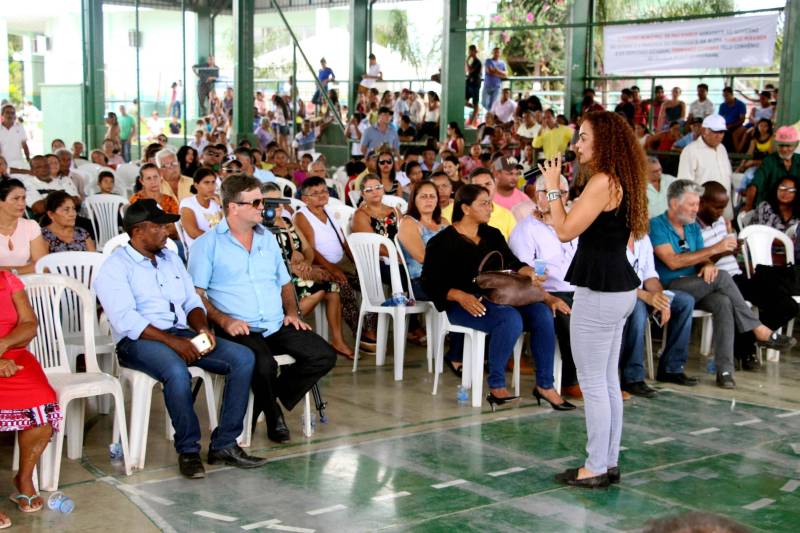 A agenda da Secretaria Extraordinária de Municípios Sustentáveis (Semsu) nas regiões Sul e Sudeste do Pará foi encerrada no sábado (12) nos municípios de Pau D’Arco, Rio Maria e Xinguara. O último dia de programação na região começou no município de Pau D’Arco, com a assinatura de convênio para reforma e ampliação da Escola Municipal Paulo Hannemann. O investimento totaliza R$ 2.812.850,10, sendo R$ 112.850,10 de contrapartida da Prefeitura. Na foto, Izabela Jatene, secretária de Municípios Sustentáveis.
FOTO: ANTONIO MACEDO / DIVULGAÇÃO
DATA: 12.05.2018
PAU D´ARCO - PARÁ <div class='credito_fotos'>Foto: ANTONIO MACEDO / DIVULGAÇÃO | <a href='/midias/2018/originais/c36b2c19-1415-44e0-8ebf-adde236efe9e.jpg' download><i class='fa-solid fa-download'></i> Download</a></div>
