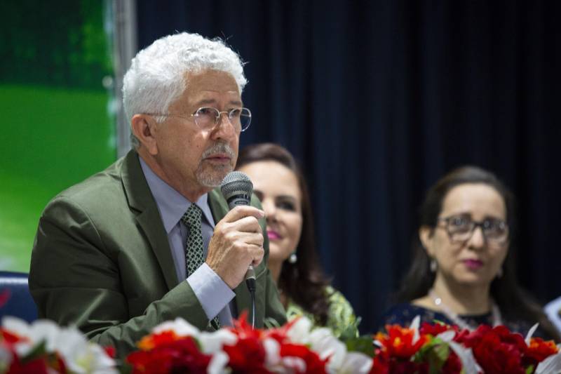 Com o tema “Fazer saúde na Amazônia: desafios e perspectivas nas comunidades ribeirinhas”, a XII Semana da Saúde realizada pelo Centro de Ciências Biológicas e da Saúde (CCBS) da Universidade do Estado do Pará (Uepa) foi aberta na noite desta quarta-feira, 16. Na foto, o reitor da Uepa, Rubens Cardoso.
FOTO: NAILANA THIELY / ASCOM UEPA
DATA: 17.05.2018
BELÉM - PARÁ <div class='credito_fotos'>Foto: Nailana Thiely / Ascom Uepa | <a href='/midias/2018/originais/c43a1bb7-4d64-4e09-9152-573c1045171d.jpg' download><i class='fa-solid fa-download'></i> Download</a></div>