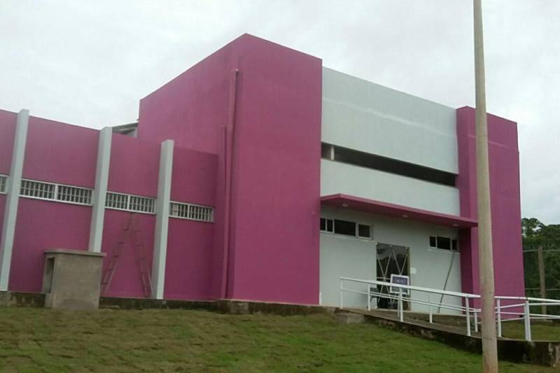As obras do novo Centro de Recuperação Feminino (CRF) de Santarém, no oeste do Pará, estão em fase de conclusão. Cerca de 90% dos serviços já foram finalizados. A nova unidade está localizada no pólo penitenciário de Santarém, na vila de Cucurunã, e terá mais de 9 mil metros quadrados.
FOTO: CÉLIA MONTEIRO / DIVULGAÇÃO / ASCOM SUSIPE
DATA: 28.02.2018
SANTARÉM - PARÁ <div class='credito_fotos'>Foto: CÉLIA MONTEIRO / DIVULGAÇÃO / ASCOM SUSIPE | <a href='/midias/2018/originais/c45ff098-a333-4d69-96c2-c184083e21c5.jpg' download><i class='fa-solid fa-download'></i> Download</a></div>