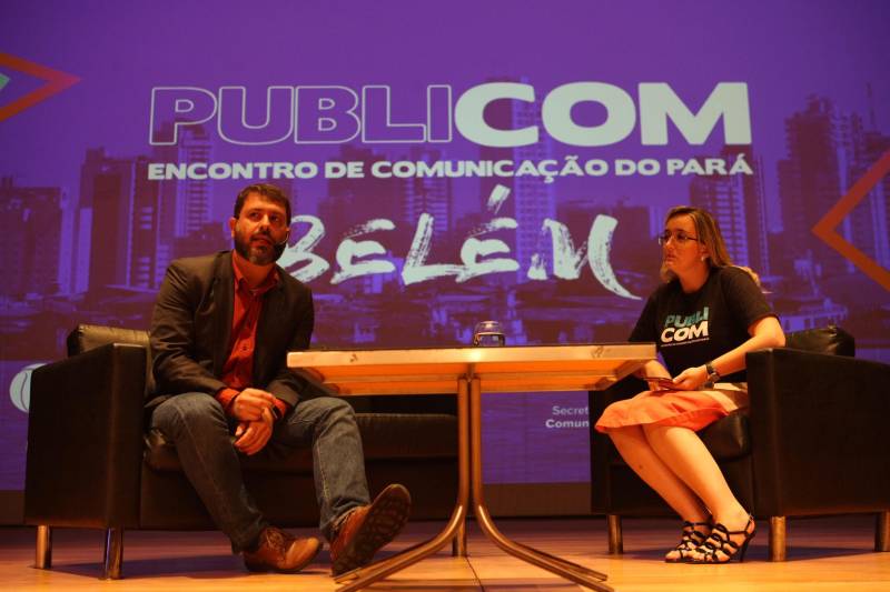 Publicom 2018. O Encontro de Comunicação ocorreu na segunda (11) e terça-feira (12), no Teatro do Sesi, em Belém, e reuniu centenas de participantes. O jornalista, historiador e escritor Pedro Doria (foto) também falou sobre o mundo digital, durante a palestra de encerramento da programação

FOTO: RODOLFO OLIVEIRA / AG. PARÁ
DATA: 12.06.2018
BELÉM - PARÁ <div class='credito_fotos'>Foto: Rodolfo Oliveira/Ag. Pará   |   <a href='/midias/2018/originais/c588bbcf-20f1-4fc8-b5da-1600f984b675.jpg' download><i class='fa-solid fa-download'></i> Download</a></div>