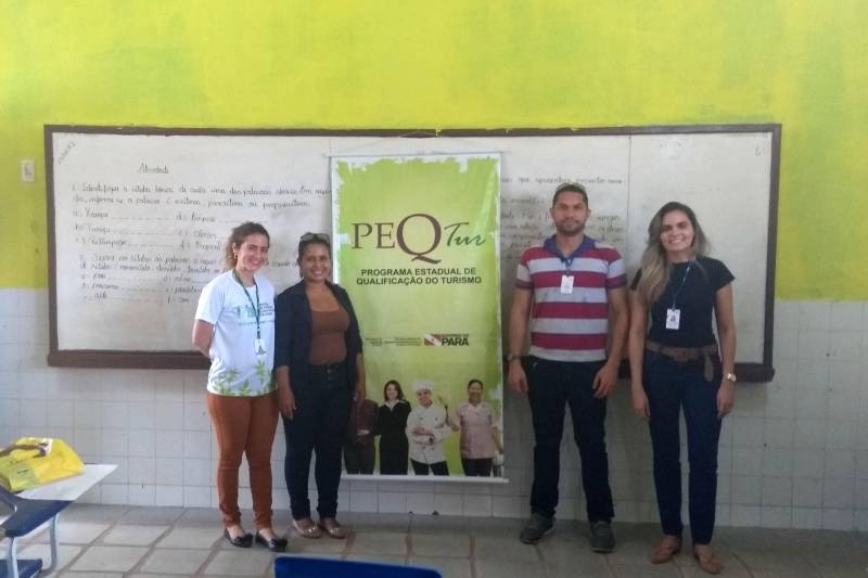 Foi pensando em melhorar a eficiência na qualidade dos serviços prestados em bares e restaurantes dos balneários no município de Santa Bárbara, localizado a 40 km da capital, Polo Turístico Belém, a Secretaria de Estado de Turismo (Setur), através do Programa Estadual de Qualificação do Turismo do (PEQTur), em parceria com o Serviço Nacional de Aprendizagem Comercial (Senac) conclui, nesta sexta-feira (15), o curso Qualidade de Atendimento ao Turista.
FOTO: ASCOM SETUR
DATA: 15.06.2018
SANTA BÁRBARA - PARÁ <div class='credito_fotos'>Foto: ASCOM SETUR | <a href='/midias/2018/originais/c58feb1f-daa6-402e-93ab-2293723ba044.jpg' download><i class='fa-solid fa-download'></i> Download</a></div>