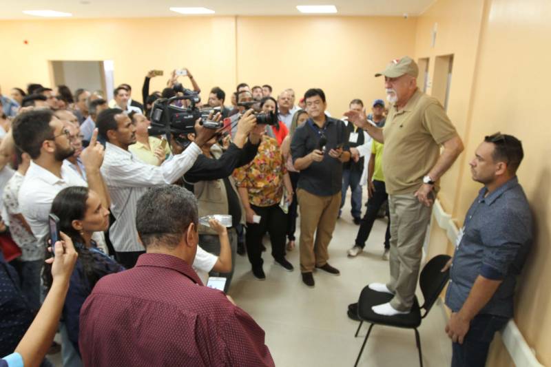 O moderno Hospital Regional Público dos Caetés, no município de Capanema, já é uma realidade. A unidade vai beneficiar a região nordeste do Estado com a entrega da obra, que ocorrerá neste sábado (22), garantindo mais uma opção em atendimento obstetrício e de alta complexidade no Estado.

FOTOS: CRISTINO MARTINS-AG PARÁ
LOCAL: CAPANEMA-PA
DARA: 24.12.2018 <div class='credito_fotos'>Foto: Cristino Martins/Ag. Pará   |   <a href='/midias/2018/originais/c5f8f3d4-8090-40c2-ab13-e77bcd3d3b40.jpg' download><i class='fa-solid fa-download'></i> Download</a></div>