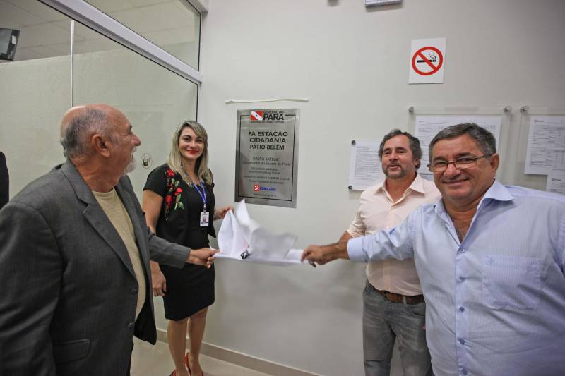 Carteira de identidade, habilitação e de trabalho. Seguro-desemprego, segunda via de boletos de água e multas de transito. Registros na Junta Comercial e DARFs de impostos. Registros de ocorrências na polícia e queixas ao Procon. Tudo num só lugar, rápido e fácil. O governador Simão Jatene (foto) entregou nesta sexta-feira, 04, à população a Estação Cidadania do Shopping Pátio Belém. É a sexta unidade de atendimento à população no estado do Pará. Num espaço de mais de mil metros quadrados, a população poderá contar com serviços de órgãos como: Banpará; Polícia Civil; Procon; Secretaria de Justiça e Direitos Humanos; Sistema Nacional de Empregos; Secretaria de Assistência Social, Trabalho e Renda; Junta Comercial do Estado, Secretaria da Fazenda, Cosanpa, Detran, Igeprev e Fundação Pro-Paz. Além desses, as novidades ficam por conta do Hemopa, oferecendo a possibilidade do cidadão doar sangue e da Secretaria Municipal de Mobilidade (Semob).
FOTO: ANTÔNIO SILVA / AG. PARÁ
DATA: 04.05.2018
BELÉM - PARÁ <div class='credito_fotos'>Foto: Antônio Silva/Ag. Pará | <a href='/midias/2018/originais/c66e3069-5a72-4d15-8794-3e8e4f60383d.jpg' download><i class='fa-solid fa-download'></i> Download</a></div>