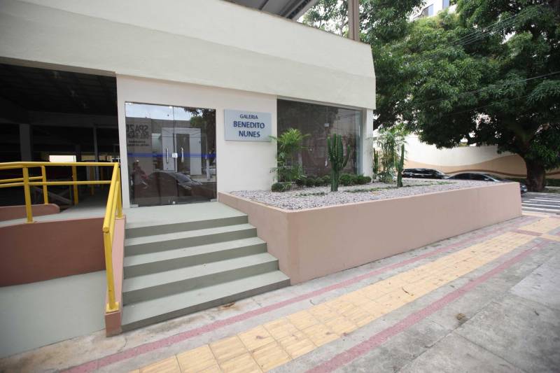 Ao entrar na Biblioteca Arthur Viana, localizada no Centro Cultural e Turístico Tancredo Neves (Centur), é possível visualizar e sentir as diferenças logo ao chegar. O espaço, que desde 2015 passava por reformas, está completamente pronto para sua reinauguração, que deve acontecer já na próxima semana. Iluminação adequada, climatização renovada, mudança de estantes e outros móveis que contribuíram para a ampliação do espaço, além de um verdadeiro upgrade em diversos espaços de convivência, serviços e estudos, trouxeram novos ares a centenária biblioteca. Na foto, exposição na galeria Benedito Nunes.
FOTO: THIAGO GOMES / AG. PARÁ
DATA: 27.04.2018
BELÉM - PARÁ <div class='credito_fotos'>Foto: Thiago Gomes /Ag. Pará | <a href='/midias/2018/originais/c692dd59-2483-4327-ba5f-9488d41f39eb.jpg' download><i class='fa-solid fa-download'></i> Download</a></div>
