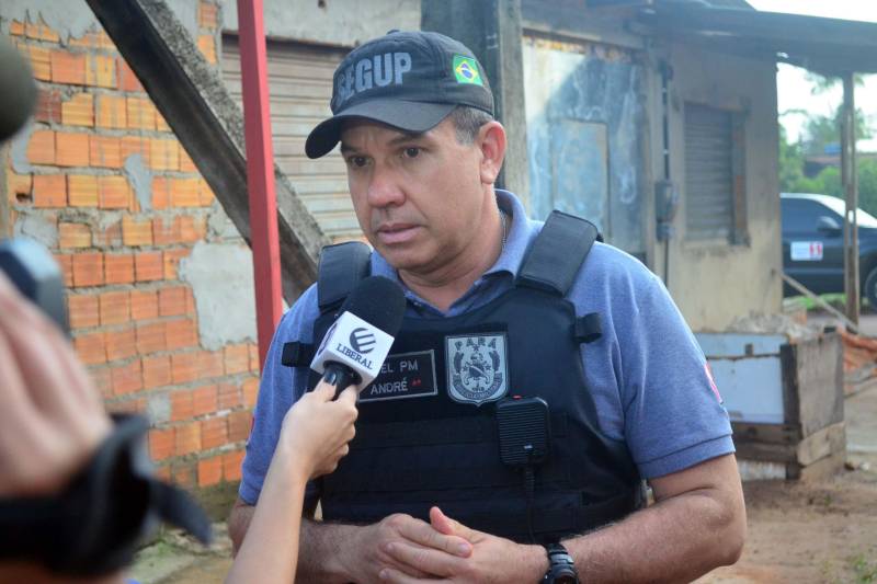 A Secretaria de Estado de Segurança Pública e Defesa Social (Segup) deflagrou nas primeiras horas da manhã desta quinta-feira (29), a operação Templários, que resultou na prisão de 10 pessoas e apreensão de mais de 300 petecas de cocaína, cerca de 500 gramas de pasta base de cocaína, aproximadamente 50 gramas de maconha (do tipo limãozinho) e um revólver calibre 38. O trabalho contou com o apoio das Polícias Civil e Militar.

FOTO: ELIELSON MODESTO/ASCOM SEGUP
DATA: 29.11.2018
ANANINDEUA-PARÁ <div class='credito_fotos'>Foto: Elielson Modesto / Ascom Segup   |   <a href='/midias/2018/originais/c6ba0021-686f-4ee3-8883-6454bac7c960.jpg' download><i class='fa-solid fa-download'></i> Download</a></div>