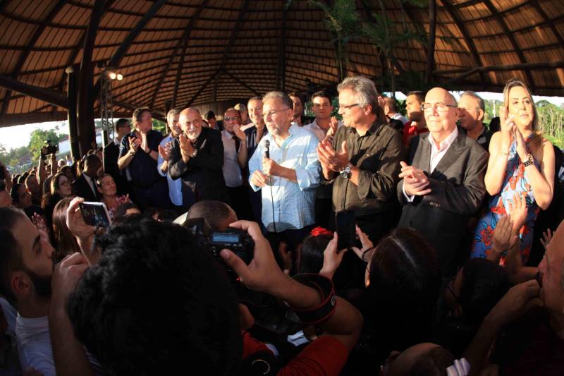 O Parque Estadual do Utinga (PEUt) o mais importante espaço de preservação e estudo da biodiversidade dentro da Região Metropolitana de Belém será reaberto à população a partir desta sexta,16, a partir das 16h30, com apresentações artísticas, com o Boi Veludinho, crianças do Pro Paz e a premiada Orquestra Sinfônica do Theatro da Paz. A apresentação será em um espaço ao ar livre e não será necessária a retirada de ingressos, por esse motivo, a recomendação é que o público chegue cedo, porque a entrada será fechada quando o espaço estiver lotado.
FOTO: MÁCIO FERREIRA / AG PARÁ
DATA: 16.03.2018
BELÉM - PARÁ <div class='credito_fotos'>Foto: MÁCIO FERREIRA/ AG. PARÁ | <a href='/midias/2018/originais/c7502d3c-cd15-48fa-aa21-09e82cea0929.jpg' download><i class='fa-solid fa-download'></i> Download</a></div>