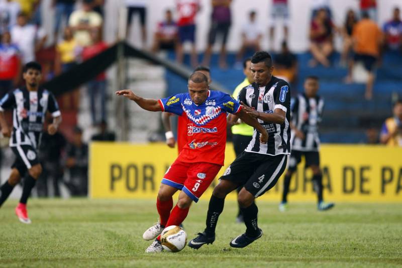 O Bragantino conquistou o terceiro lugar do Campeonato Paraense 2018 na tarde este sábado, 7. O Tubarão do Caeté recebeu o São Raimundo no Estádio Diogão e levou pelo placar de 1 x 0.
FOTO: THIAGO GOMES / AG. PARÁ
DATA: 07.04.2018
BRAGANÇA - PARÁ <div class='credito_fotos'>Foto: Thiago Gomes /Ag. Pará | <a href='/midias/2018/originais/c7d63c51-e8b6-4827-a04a-77a56fa8d3af.jpg' download><i class='fa-solid fa-download'></i> Download</a></div>