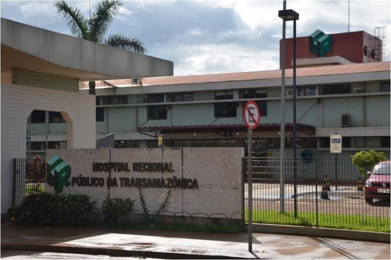 Melhores do país – Dois dos grandes destaques do Estado estão no interior. Creditados com a ONA 3 (nível de excelência), estão o Hospital Regional Público da Transamazônica (HRPT) (foto), em Altamira, e o Hospital Regional do Baixo Amazonas (HRBA), em Santarém, ambos gerenciados pela Pró-saúde.
FOTO: ARQUIVO / ASCOM HRPT
DATA: 04.09.2016
ALTAMIRA - PARÁ
<div class='credito_fotos'>Foto: ASCOM HRPT | <a href='/midias/2018/originais/c7d9491d-6ddc-4fd6-8fc2-8b4e5aea5068.jpg' download><i class='fa-solid fa-download'></i> Download</a></div>
