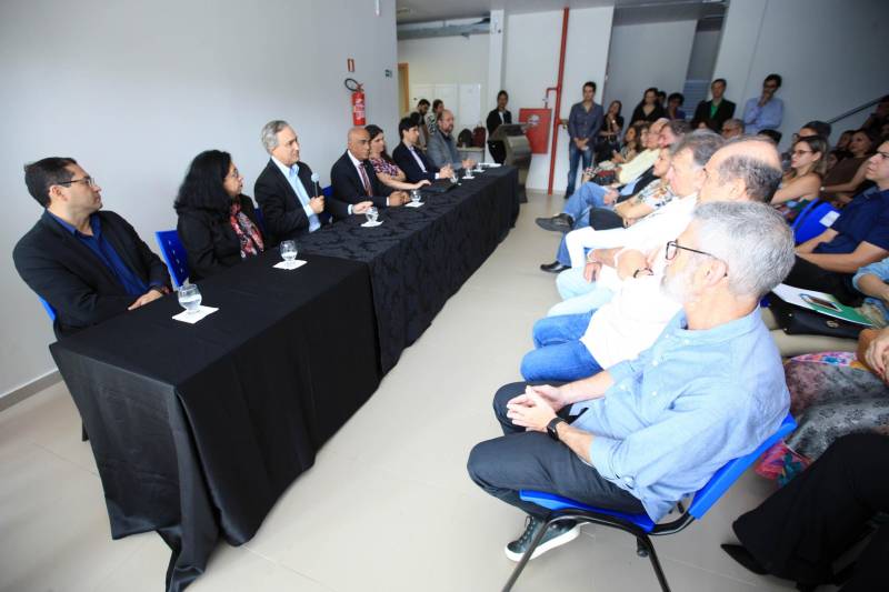 Renovar, reinventar, repensar e preservar a Amazônia e sua extensa biodiversidade serão as principais funções do Centro de Estudos Avançados da Biodiversidade (Ceabio), o primeiro da região Norte e um dos pioneiros do país. Inaugurado nesta quarta-feira (21), o laboratório faz parte do Parque de Ciência e Tecnologia Guamá (PCT Guamá), sediado em Belém. Na fdoto, Alex Fiúza de Melo, secretário de Estado de Ciência, Tecnologia e Educação Profissional e Tecnológica (Sectet).
FOTO: MÁCIO FERREIRA / AG. PARÁ
DATA: 21.02.2018
BELÉM - PARÁ <div class='credito_fotos'>Foto: MÁCIO FERREIRA/ AG. PARÁ | <a href='/midias/2018/originais/c8062539-021e-4d3e-9a3b-d86381e8ab12.jpg' download><i class='fa-solid fa-download'></i> Download</a></div>