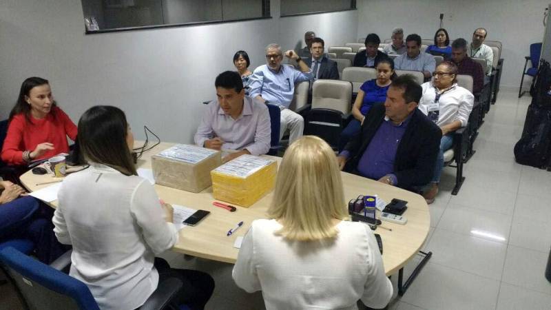 O Governo do Estado, através do Núcleo de Gerenciamento de Transporte Metropolitano (NGTM), informa que na sexta-feira (4) foi realizada a sessão de abertura das propostas de preço da Licitação Pública Internacional (foto) nº 001/2017 - NGTM, para a execução da nova Rodovia BR-316 e infraestrutura do BRT (Bus Rapid Transit) Metropolitano, com a participação das empresas cujas propostas técnicas foram consideradas substancialmente adequadas, de acordo com as diretrizes do agente financeiro, a Agência de Cooperação Internacional do Japão - JICA. O Núcleo de Gerenciamento afirma que, somente após a conclusão da análise das referidas propostas é que será declarada a empresa vencedora do certame. Participaram dessa última etapa as empresas Odebrecht Engenharia e Construção Internacional S.A., que apresentou proposta de preço no valor de R$ 384.607.698,55, e o Consórcio Mobilidade Grande Belém (Construtora Marquise S.A. / COMSA S.A.) com proposta de R$ 534.436.913,29.
FOTO: ASCOM / NGTM
DATA: 05.05.2018
BELÉM - PARÁ <div class='credito_fotos'>Foto: ASCOM NGTM | <a href='/midias/2018/originais/c81f0d46-bd2a-41ed-be1e-4e982f45c637.jpg' download><i class='fa-solid fa-download'></i> Download</a></div>