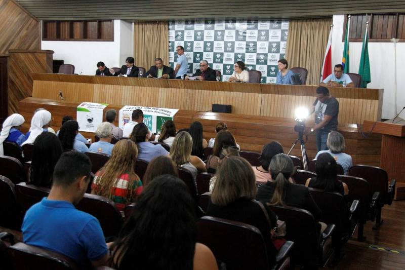 A Semana do Encarcerado 2018 foi aberta oficialmente nesta segunda-feira (4), no auditório da Universidade da Amazônia (Unama), campus Alcindo Cacela, em Belém. O evento é realizado pela Arquidiocese de Belém, por meio da Pastoral Carcerária, e conta com  a parceria da Superintendência do Sistema Penitenciário do Pará (Susipe), Prefeitura Municipal de Ananindeua, Defensoria Pública do Estado (DPE), Unama, Universidade Federal do Pará (UFPA) e Tribunal de Justiça do Estado (TJPA).

FOTO: AKIRA ONUMA / ASCOM SUSIPE
DATA: 04.06.2018
BELÉM - PARÁ <div class='credito_fotos'>Foto: Akira Onuma / Ascom Susipe   |   <a href='/midias/2018/originais/c8272d29-3c8f-4fc6-83a9-5c5d0b0d4d6d.jpg' download><i class='fa-solid fa-download'></i> Download</a></div>