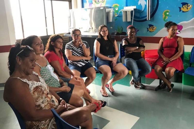 Vivi um inferno durante a minha gravidez”. Esta é uma das recordações ruins que a estudante do curso técnico de Enfermagem, J. C., tem do período entre os anos de 1995 e 1996. Naqueles meses, aos 16 anos, esperava pela filha. Grávida do namorado com quem se relacionava há pouco tempo, a estudante enfrentou a família e saiu de casa. Morando com o então companheiro, ela passou a sofrer diversas violências. A estudante é uma das mulheres que fazem parte das estatísticas sobre violência doméstica no Brasil. Números como o da pesquisa DataSenado, divulgada em 2017, mostram o crescimento da violência contra a mulher no âmbito doméstico. O salto foi de 18% em 2015 para 29% no ano passado.
FOTO: ASCOM / HMUE
DATA: 10.03.2018
BELÉM - PARÁ <div class='credito_fotos'>Foto: ASCOM HMUE | <a href='/midias/2018/originais/c878850c-7eef-4c79-855b-760a705a90a5.jpg' download><i class='fa-solid fa-download'></i> Download</a></div>