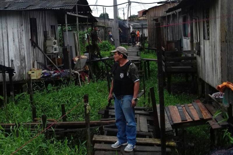 As polícias Civil e Militar deflagraram nesta quinta-feira (8), em quatro municípios da Região Metropolitana de Belém, a operação "Xeque-Mate", com o objetivo de cumprir mandados judiciais de prisão preventiva. Treze pessoas foram presas durante a ação policial.

FOTO: ASCOM POLÍCIA CIVIL
DATA: 08.02.2018
BELÉM - PARÁ <div class='credito_fotos'>Foto: Ascom Polícia Civil   |   <a href='/midias/2018/originais/c8c6cbaf-1f99-444d-b85a-a15d2ebc2ec8.jpg' download><i class='fa-solid fa-download'></i> Download</a></div>