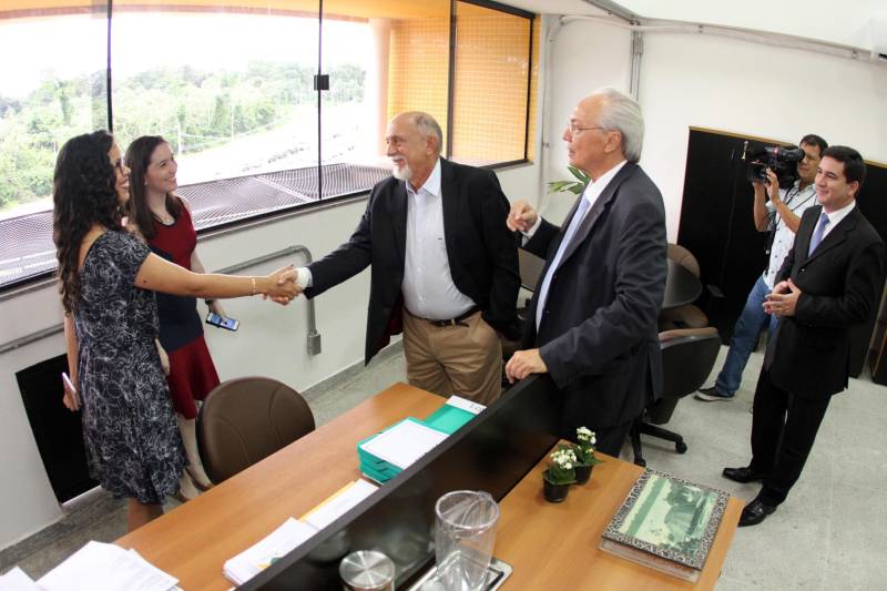 O Parque de Ciência e Tecnologia Guamá (PCT Guamá), em Belém, ganhou um novo prédio para solidificação das ações de incremento ao desenvolvimento socioeconômico do Estado, o Espaço Empreendedor. A cerimônia de inauguração, na quarta-feira (07), foi conduzida pelo governador Simão Jatene e o titular da Secretaria de Estado de Ciência, Tecnologia e Educação Profissional e Tecnológica (Sectet), Alex Fiúza de Mello.
FOTO: CRISTINO MARTINS / AG. PARÁ
DATA: 07.03.2018
BELÉM - PARÁ <div class='credito_fotos'>Foto: Cristino Martins/Ag. Pará | <a href='/midias/2018/originais/c8c9be40-4361-4392-aa21-2a61a1de82c4.jpg' download><i class='fa-solid fa-download'></i> Download</a></div>