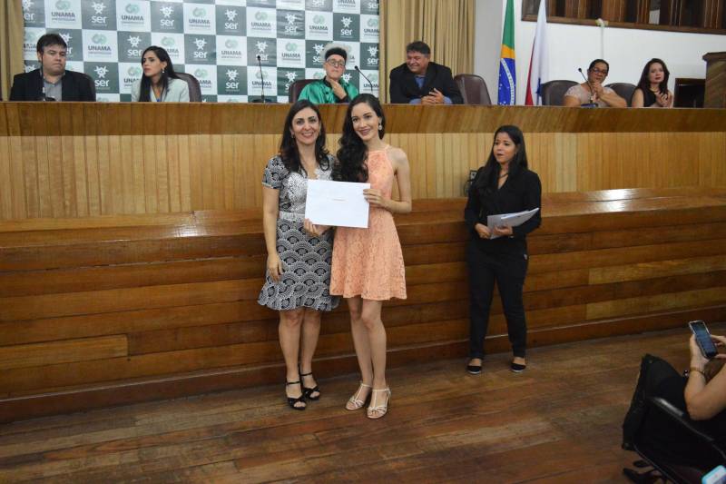 O Programa de Residência Multiprofissional e Uniprofissional em Saúde da Universidade do Estado do Pará (Uepa) celebrou a conclusão de curso de 70 profissionais. A solenidade ocorreu na quinta-feira, 15, no auditório Davi Mufarrej da Universidade da Amazônia, em Belém. O programa é conduzido com as seguintes entidades associadas: Fundação Hospital de Clínicas Gaspar Vianna; Hospital Metropolitano de Urgência e Emergência; Hospital Ophir Loyola; Fundação Santa Casa de Misericórdia do Pará e Fundação Centro de Hemoterapia e Hematologia do Pará.
FOTO: RAYANNE BULHÕES / ASCOM UNAMA
DATA: 15.03.2018
BELÉM - PARÁ <div class='credito_fotos'>Foto: RAYANNE BULHÕES / ASCOM UNAMA | <a href='/midias/2018/originais/c8d6cfde-9c94-4e89-b10b-959b91339092.jpg' download><i class='fa-solid fa-download'></i> Download</a></div>