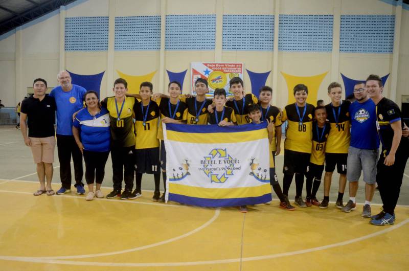 A etapa regional dos Jogos Estudantis Paraenses (Jeps), realizada de 16 a 19 de maio, no município de Igarapé-Açu, no nordeste do Estado, selecionou os times que vão disputar a etapa estadual, em junho, em Belém. Depois dos quatro dias de disputas, Castanhal (foto) foi apontada como a delegação que levará para a próxima etapa o maior número de times.
FOTO: RAI PONTES / ASCOM SEDUC
DATA: 20.05.2018
IGARAPÉ-AÇU - PARÁ <div class='credito_fotos'>Foto: Rai Pontes/Ascom Seduc | <a href='/midias/2018/originais/c8e4762f-9be4-4f2e-aca2-2fff37da9ac9.jpg' download><i class='fa-solid fa-download'></i> Download</a></div>