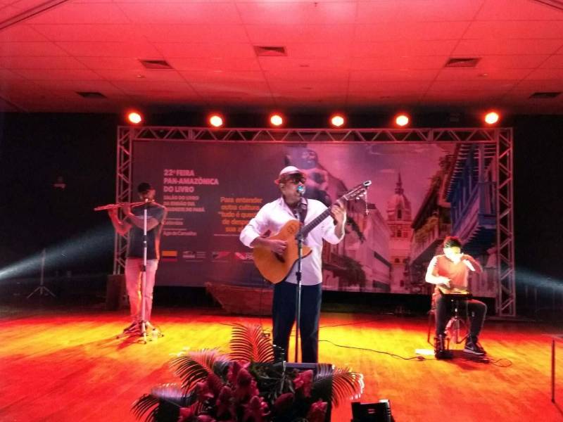 Muita gente aproveitou o final de semana para visitar o I Salão do Livro do Sul e Sudeste do Pará, que segue até o dia 6 de maio, no auditório do Carajás Centro de Convenções Leonildo Borges Rocha, em Marabá.
FOTO: KÉLIA SANTOS / CRGSP
DATA: 29.04.2018
MARABÁ - PARÁ <div class='credito_fotos'>Foto: KÉLIA SANTOS / ASCOM CRGSP | <a href='/midias/2018/originais/c941771a-f058-44eb-8dfd-4f8c47f03f2e.jpg' download><i class='fa-solid fa-download'></i> Download</a></div>