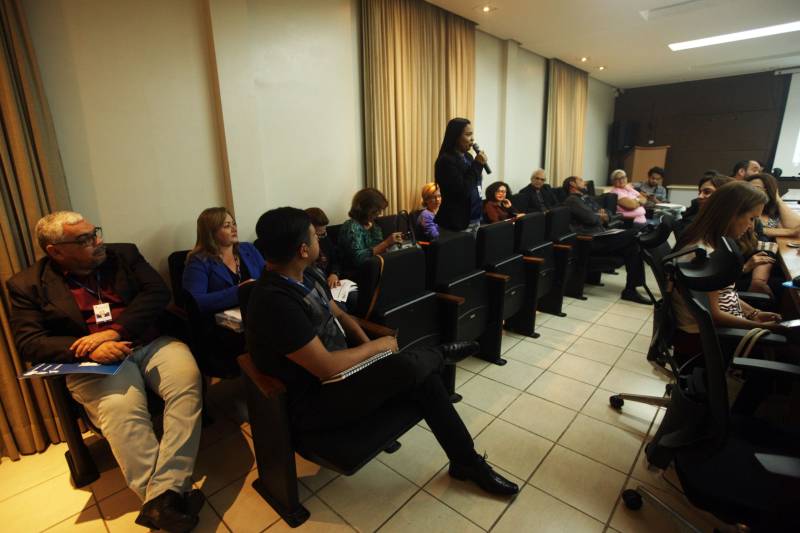 A comitiva nacional dos direitos humanos foi recebida por representantes da Secretaria de Estado de Segurança Pública e da Defesa Social (Segup) para dialogar sobre as medidas já colocadas em prática frente ao ocorrido no Centro de Recuperação Penitenciário do Pará III (CRPP III), na última terça-feira, 10. A reunião foi nesta sexta-feira, 13, na sede da secretaria.
FOTO: CARLOS SODRÉ / AG. PARÁ
DATA: 13.04.2018
BELÉM - PARÁ <div class='credito_fotos'>Foto: CARLOS SODRÉ / AG. PARÁ | <a href='/midias/2018/originais/c94301d8-9271-48ff-9a23-896b48fd88aa.jpg' download><i class='fa-solid fa-download'></i> Download</a></div>