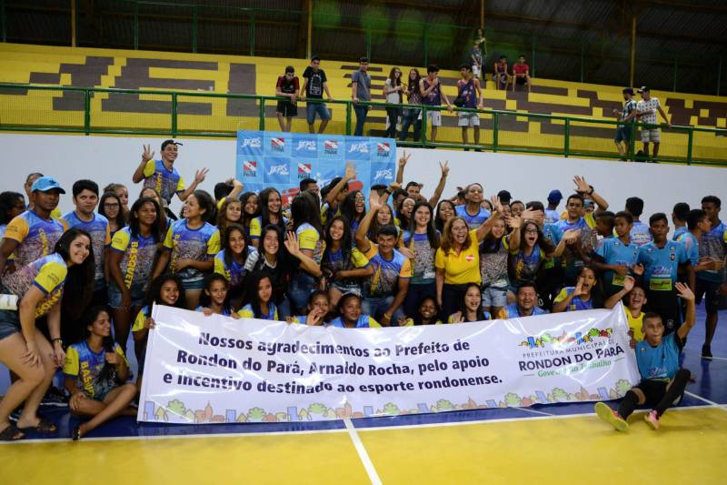 Ação esportivo-educacional que há mais de meio século propõe disseminar a cultura da paz e descobrir talentos esportivos, os Jogos Estudantis Paraenses (Jeps) chegam à sua 60ª edição. Até o dia 26 de maio, o município de Parauapebas, no sudeste do Estado, sedia a etapa Carajás, a quarta e última regional, que apontará os representantes da região que vão disputar a etapa estadual, em Belém.
FOTO: FERNANDO NOBRE / ASCOM SEDUC
DATA: 23.05.2018
PARAUAPEBAS - PARÁ <div class='credito_fotos'>Foto: FERNANDO NOBRE/ASCOM SEDUC | <a href='/midias/2018/originais/c97b7a14-d1ce-493b-9b1a-7c9320965c1d.jpg' download><i class='fa-solid fa-download'></i> Download</a></div>