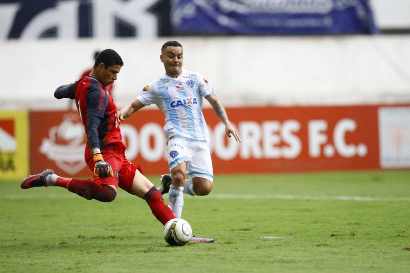 O Clube do Remo venceu o Paysandu por 2 a 1 na tarde deste domingo, partida realizada no Estádio Mangueirão, e largou na frente pelo título do Campeonato Paraense de 2018.
FOTO: THIAGO GOMES / AG. PARÁ
DATA: 01.04.2018
BELÉM - PARÁ <div class='credito_fotos'>Foto: Thiago Gomes /Ag. Pará | <a href='/midias/2018/originais/c98793bb-fd64-4a4b-bf70-84154035a5ec.jpg' download><i class='fa-solid fa-download'></i> Download</a></div>
