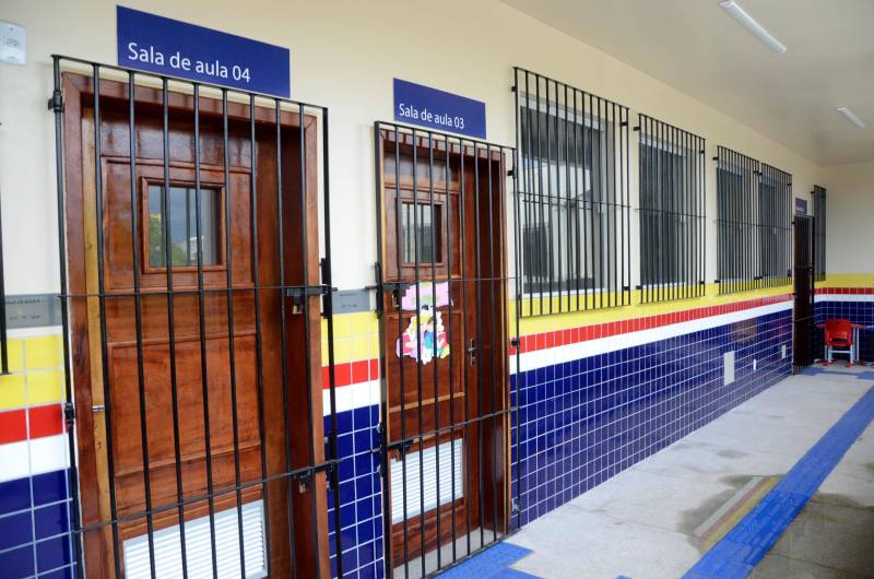 A Secretaria de Estado de Educação (Seduc) inaugura nesta terça-feira, 22, a obra de reforma e ampliação da Escola de Ensino Fundamental Mário Carneiro de Miranda, localizada à Avenida Senador Lemos, 3601, em Belém. 

FOTO: FERNANDO NOBRE / ASCOM SEDUC
DATA: 21.05.2018
BELÉM - PARÁ <div class='credito_fotos'>Foto: FERNANDO NOBRE/ASCOM SEDUC   |   <a href='/midias/2018/originais/c9b14014-3723-461b-958f-a1e25de01208.jpg' download><i class='fa-solid fa-download'></i> Download</a></div>