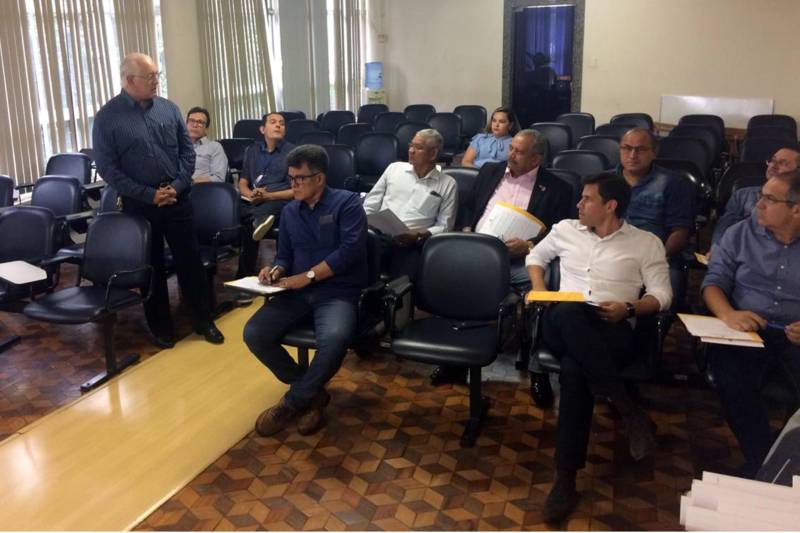 O Conselho Estadual de Transportes (CET), reinstalado recentemente, promoveu sua primeira reunião ordinária, para discutir a aprovação da proposição de ampliação do Sistema Rodoviário Estadual (SER), realizada pela Secretaria de Estado de Transportes, no dia 11, com o acréscimo de 1.577 quilômetros na malha rodoviária paraense, por meio da criação de novos trechos em rodovias já implementadas, e da absorção pelo Estado de estradas jurisdicionadas a diversos municípios, as chamadas vicinais.

FOTO: ASCOM SETRAN
DATA: 13.12.2018
BELÉM - PARÁ <div class='credito_fotos'>Foto: ASCOM SETRAN   |   <a href='/midias/2018/originais/c9c2cc30-726d-4c22-bd91-b880580ebf26.jpg' download><i class='fa-solid fa-download'></i> Download</a></div>