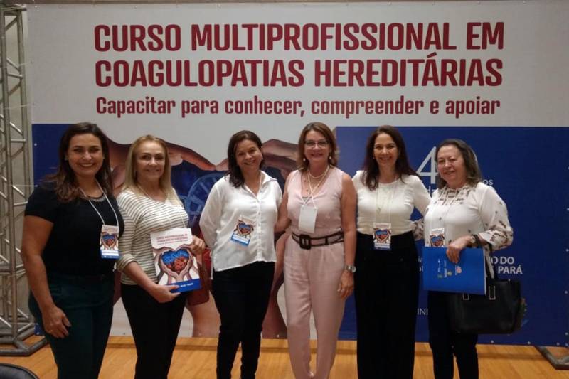 Nesta quarta-feira, 21, a Fundação Centro de Hemoterapia e Hematologia do Pará (Hemopa) iniciou uma programação para capacitar profissionais da área da saúde que atuam na região metropolitana de Belém. A capacitação é voltada para o atendimento de portadores de doenças hemorrágicas. O curso multiprofissional em coagulopatias hereditárias é realizado em convênio com o Ministério da Saúde e segue até amanhã, no auditório do Belém Hall. A capacitação também será ministrada em outras três cidades paraenses.
FOTO: ASCOM HEMOPA
DATA: 21.11.2018
BELÉM - PARÁ <div class='credito_fotos'>Foto: Ascom Hemopa | <a href='/midias/2018/originais/ca4e753f-edbc-4c26-bdca-3e5a8366cc6b.jpg' download><i class='fa-solid fa-download'></i> Download</a></div>