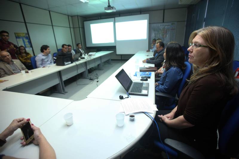 O 23º sorteio do Programa Nota Fiscal Cidadã, de estímulo a cidadania fiscal ocorreu nesta quarta-feira (20) na sede da Secretaria de Estadoda Fazenda (Sefa), em Belém. Na foto, a coordenadora do Programa, Roseli Pantoja.
FOTO: MARCELO LELIS / AG. PARÁ
DATA: 20.06.2018
BELÉM - PARÁ <div class='credito_fotos'>Foto: Marcelo Lelis / Ag. Pará | <a href='/midias/2018/originais/ca59818b-71f8-479f-9e38-4e680186d7d8.jpg' download><i class='fa-solid fa-download'></i> Download</a></div>
