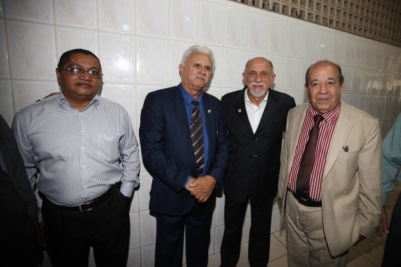 O governador Simão Jatene participou da reunião de lideranças da Assembleia de Deus, no Pará. A presença dele atendeu a um convite feito pela Convenção Interestadual de Ministros e Igrejas Evangélicas Assembleias de Deus no Estado do Pará (Comieadepa). Acompanhado do presidente da Assembleia Legislativa do Estado do Pará (Alepa), Márcio Miranda e do deputado estadual, Olival Marques.
FOTO: ANTONIO SILVA / AG. PARÁ
DATA: 28.03.2018
BELÉM - PARÁ <div class='credito_fotos'>Foto: Antônio Silva/Ag. Pará | <a href='/midias/2018/originais/caf4c6f9-cefc-4467-bbcb-3476c16ba432.jpg' download><i class='fa-solid fa-download'></i> Download</a></div>