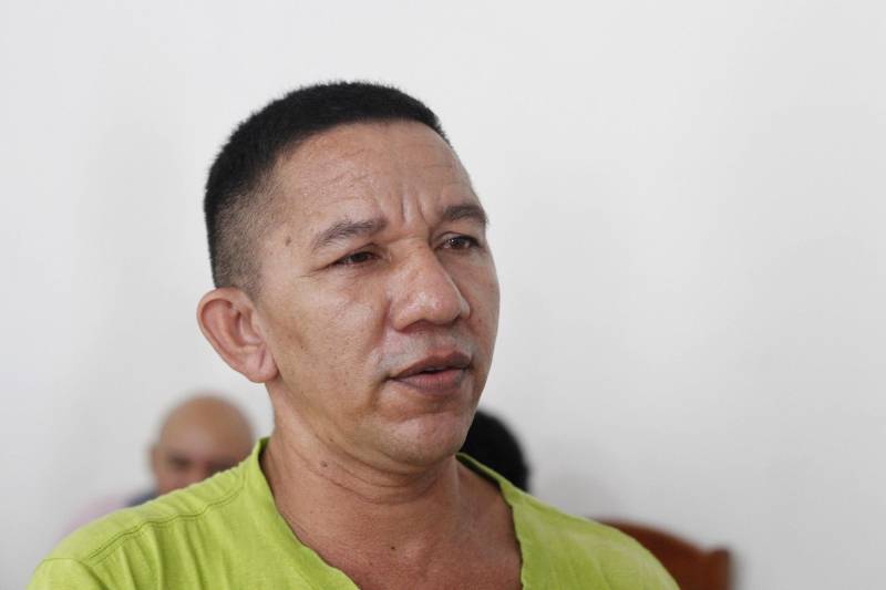 A erradicação do analfabetismo nos presídios do Pará é uma das metas de gestão da Superintendência do Sistema Penitenciário do Estado (Susipe), que por meio da sua Diretoria de Reinserção Social, realizou na manhã da última quinta-feira (22), a cerimônia de entrega do certificado de alfabetização à 32 internos custodiados no Centro de Recuperação do Coqueiro (CRC). Na foto, o interno Alberto da Silva, 45 anos.
 
FOTO: AKIRA ONUMA / ASCOM SUSIPE
DATA: 22.11.2018
BELÉM - PARÁ <div class='credito_fotos'>Foto: Akira Onuma / Ascom Susipe   |   <a href='/midias/2018/originais/cb0099bc-2fd1-4c21-a34d-d6a5765ec272.jpg' download><i class='fa-solid fa-download'></i> Download</a></div>