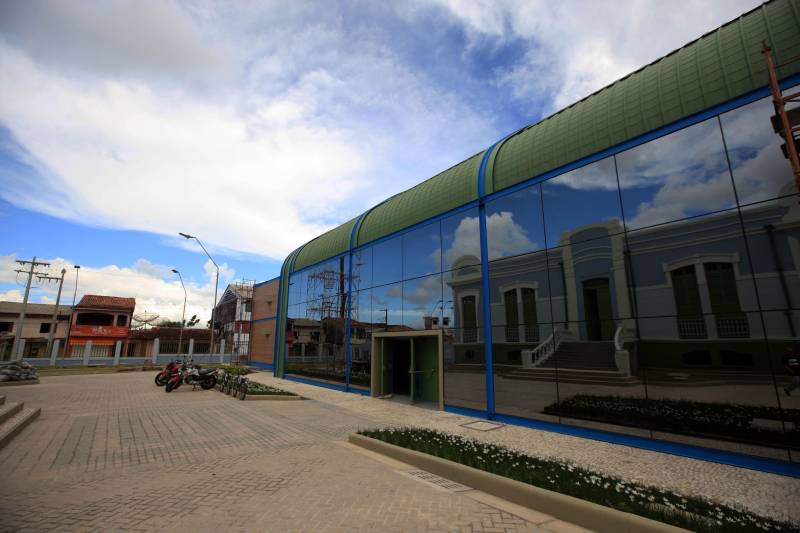 A inauguração do Liceu de Música de Bragança, neste dia 15, pode ser entendida como acontecimento de rotina de governo, mas a entrega das instalações, que ocupam um prédio da primeira metade do século passado, e um teatro contemporâneo, tem um significado para além dos acontecimentos de agenda da administração pública.

FOTO: MÁCIO FERREIRA / AG. PARÁ
DATA: 14.12.2018
BRAGANÇA - PARÁ <div class='credito_fotos'>Foto: MÁCIO FERREIRA/ AG. PARÁ   |   <a href='/midias/2018/originais/cb4d1e0c-4c05-415c-b557-8a012c606df3.jpg' download><i class='fa-solid fa-download'></i> Download</a></div>