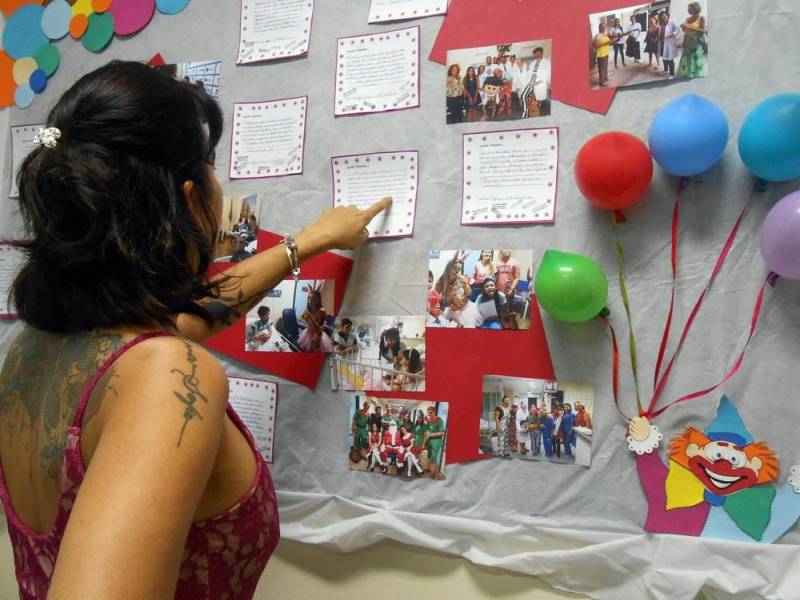 No Hospital Regional do Sudeste do Pará - Dr. Geraldo Veloso (HRSP), em Marabá (PA), o movimento nas enfermarias vai além de profissionais da assistência. Os pacientes também recebem cuidado especial dos integrantes do Programa de Voluntariado, por meio de atividades como musicoterapia e risoterapia. Neste mês, a unidade quis retribuir a dedicação dessas pessoas e homenageá-las durante a II Convenção dos Voluntários. Durante a programação, os participantes receberam cartas e assistiram a depoimentos de pacientes, acompanhantes e colaboradores gratos pelo tempo que os voluntários dedicam à atividade na unidade. Na foto, II Convenção de Voluntários.

FOTO: ASCOM / HRSP
DATA: 02.06.2018
MARABÁ - PARÁ <div class='credito_fotos'>Foto: ASCOM HRSP   |   <a href='/midias/2018/originais/cc15a1c2-8b3e-418b-88b4-2f9ebcd1e706.jpg' download><i class='fa-solid fa-download'></i> Download</a></div>