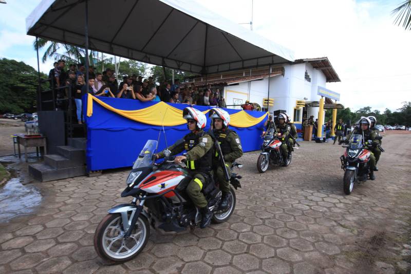 Em comemoração aos seus 43 anos, o Batalhão de Polícia Rodoviária (BPRV) inaugurou na manhã desta sexta-feira (4) o seu Canil, o primeiro setorial do Estado. O canil setorial do BPRV é um projeto operacional que visa intensificar o combate ao tráfico de drogas.
FOTO: MÁCIO FERREIRA / AG. PARÁ
DATA: 04.05.2018
MARITUBA - PARÁ <div class='credito_fotos'>Foto: MÁCIO FERREIRA/ AG. PARÁ | <a href='/midias/2018/originais/cc708c97-b24f-4ae7-ba42-33e0c2e05c4a.jpg' download><i class='fa-solid fa-download'></i> Download</a></div>
