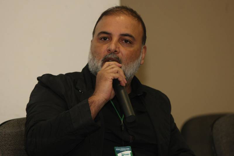 Um novo modelo de política pública para o transporte intermunicipal no Estado do Pará começou a ser discutido nesta quarta-feira (4), em Belém. A primeira audiência pública promovida pela Secretaria de Estado de Transportes (Setran) ocorreu na capital e outras duas estão programadas para o mês de julho, em Marabá, nesta quinta-feira, 5, e em Santarém, no dia 12. Representando a Federação das Associações dos Municípios do Estado do Pará, Fabiano Cardoso (foto) falou da importância das políticas de mobilidade para o desenvolvimento das comunidades.
FOTO: CARLOS SODRÉ / AG. PARÁ
DATA: 04.07.2018
BELÉM - PARÁ <div class='credito_fotos'>Foto: CARLOS SODRÉ / AG. PARÁ | <a href='/midias/2018/originais/ccd51550-1a21-483c-9490-2d7158237dba.jpg' download><i class='fa-solid fa-download'></i> Download</a></div>