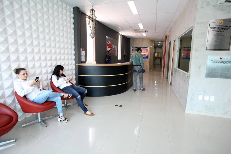 O único veículo de comunicação pública do Pará, com alcance nos 115 municípios do Estado, inaugurou no dia 24 de outubro, a sua primeira sede. Após trinta anos no prédio da imprensa oficial, as atividades da rede Cultura de televisão, rádio e do portal, além da parte administrativa, passam a serem concentradas na Rua dos Pariquis, no Bairro da Cremação.

FOTO: CARLOS SODRÉ / AG. PARÁ
DATA: 01.12.2018
BELÉM - PARÁ <div class='credito_fotos'>Foto: CARLOS SODRÉ / AG. PARÁ    |   <a href='/midias/2018/originais/ccddc9fa-42ae-4060-8a69-0b4267dcc4fb.jpg' download><i class='fa-solid fa-download'></i> Download</a></div>