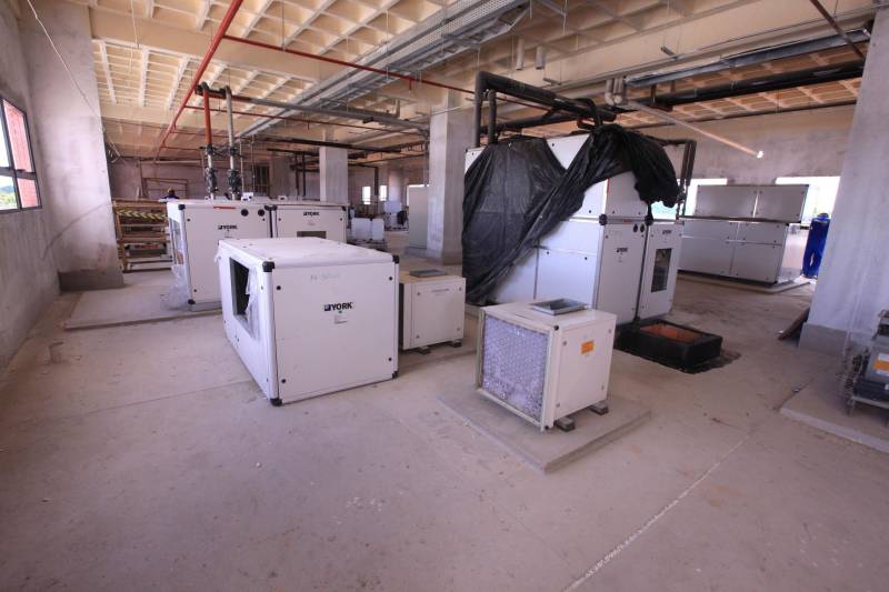 Construção do novo hospital Doutor Abelardo Santos, empreendimento do Governo do Estado sob a coordenação da Secretaria de Estado de Desenvolvimento Urbano e Obras Públicas (Sedop). A obra avançou e está com 70% de serviços executados, sendo que 500 homens trabalham distribuídos em turnos de segunda a sábado, de 7h às 22 horas.
FOTO: RODOLFO OLIVEIRA / AG. PARÁ
DATA: 11.04.2018
BELÉM - PARÁ <div class='credito_fotos'>Foto: Rodolfo Oliveira/Ag. Pará | <a href='/midias/2018/originais/cd1e1af4-902d-44b3-b128-c4e72701d9c3.jpg' download><i class='fa-solid fa-download'></i> Download</a></div>