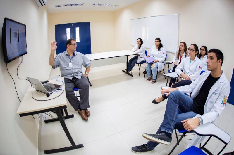 Laboratório de neurofarmacologia e biofísica do Bloco IV do Campus VIII da Uepa em Marabá.
FOTO: NAILANA THIELY /ASCOM UEPA
DATA: 06.04.18
BELÉM-PARÁ <div class='credito_fotos'>Foto: Nailana Thiely / Ascom Uepa | <a href='/midias/2018/originais/cd37746a-799a-40b7-bd23-40def23bc316.jpg' download><i class='fa-solid fa-download'></i> Download</a></div>